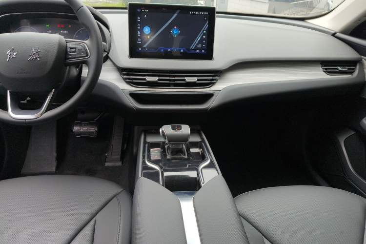 Used Hongqi E-QM5 2024 450km Range Commuter Version
