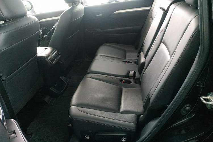 Used Toyota Highlander 2018 2.0T Four-Wheel Drive Luxury Version 7 Seats China VI Standard
