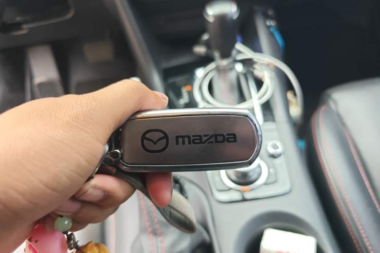 Used Mazda 3 Axela 2014 Hatchback 2.0L Automatic Flagship Model