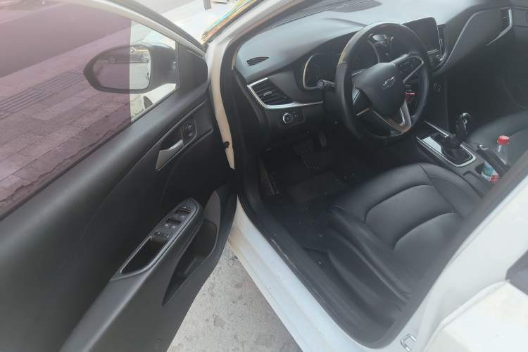 Used Chevrolet Monza 2019 Redline 320T Dual-Clutch Joyful Edition China VI Standard Driver Seat