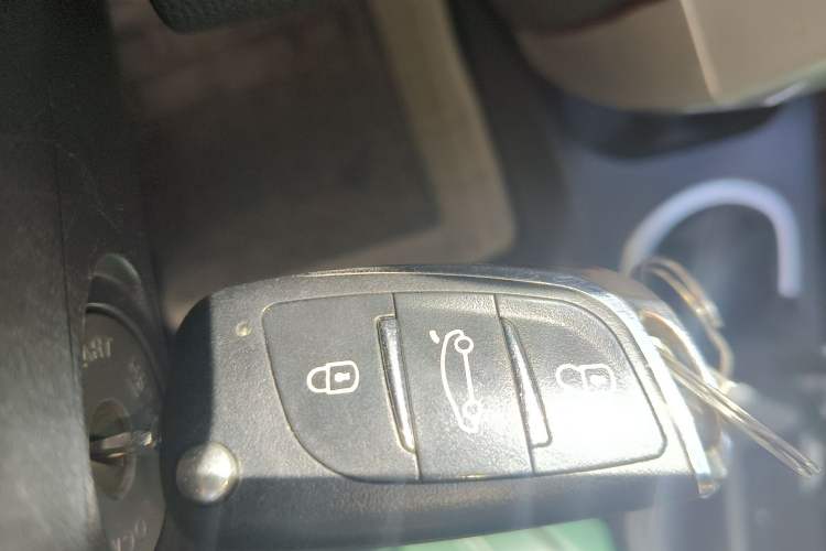 Used CHANGAN CX20 2014 1.4L Manual Sunroof Navigation Version – China IV Standard