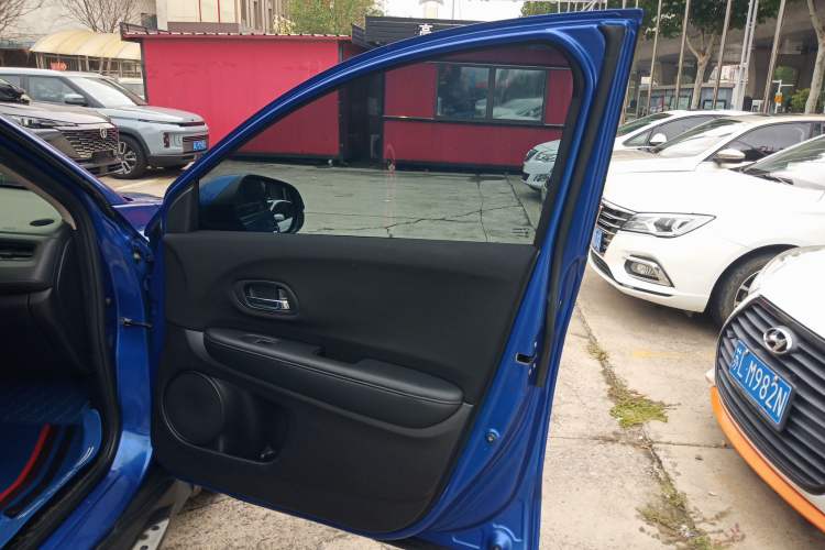 Used Honda Vezel 2015 1.5L CVT two-wheel drive Comfort trim
