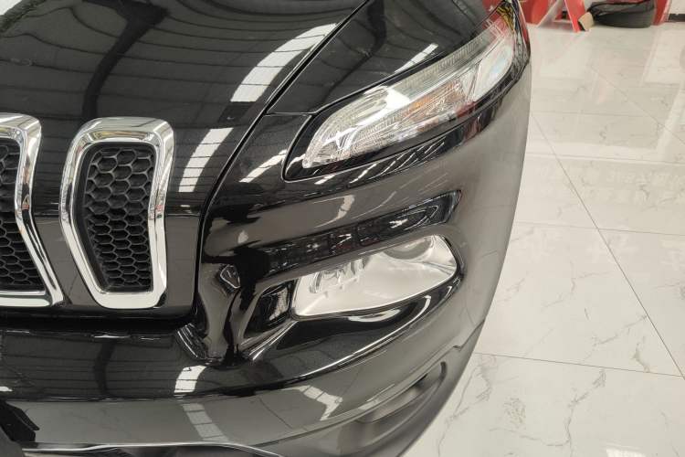 Used Jeep Cherokee 2017 2.0L Superior Edition
