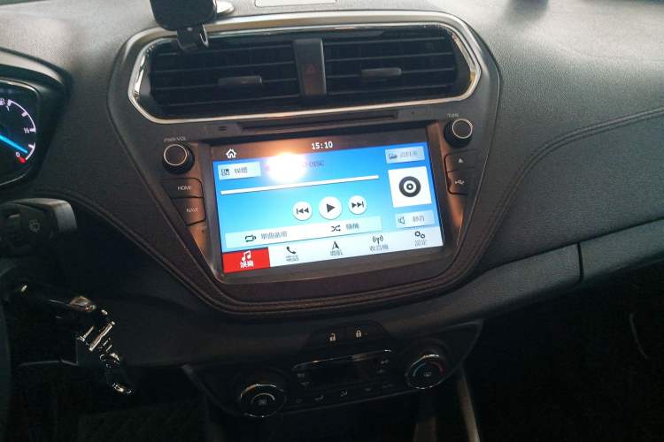 Used Ford Escort 2015 1.5L Automatic Fashion Model Audio And AC Panel