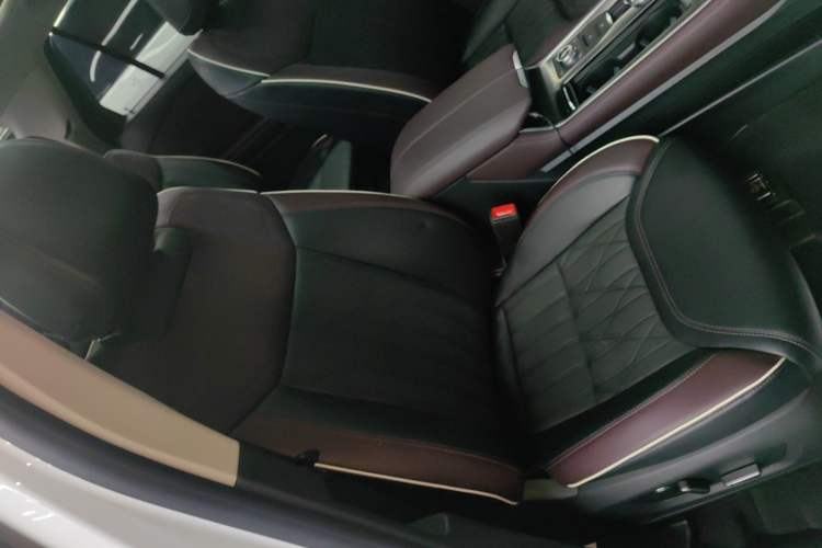 Used Ford Explorer 2023 EcoBoost 285 Four-Wheel Drive Titanium Edition 6 Seats
