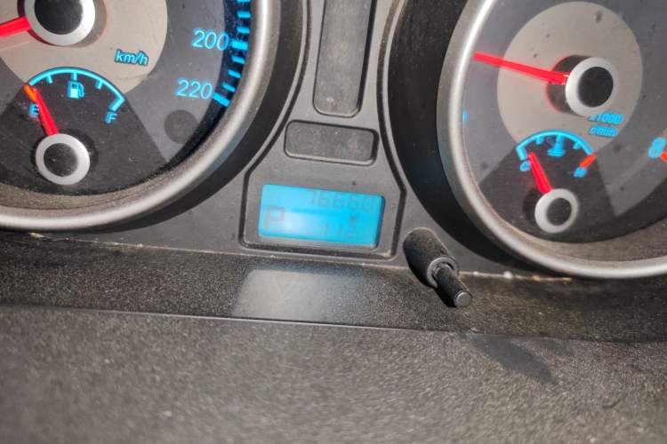 Used Buick Excelle 2013 1.5L Automatic Classic Model Odometer Close Up