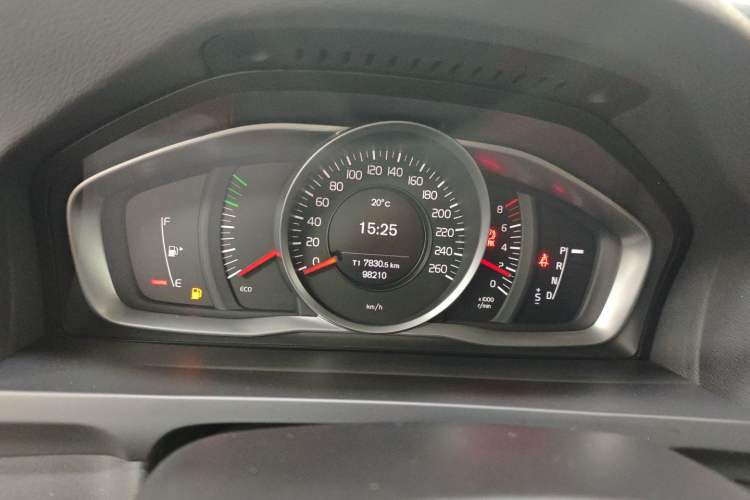 Used Volvo S60 2015 S60L 2.0T Zhiyuan Edition
