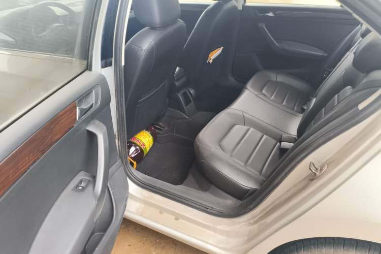 Used Volkswagen Santana 2013 1.6L Manual Luxury Edition Left Rear Seat