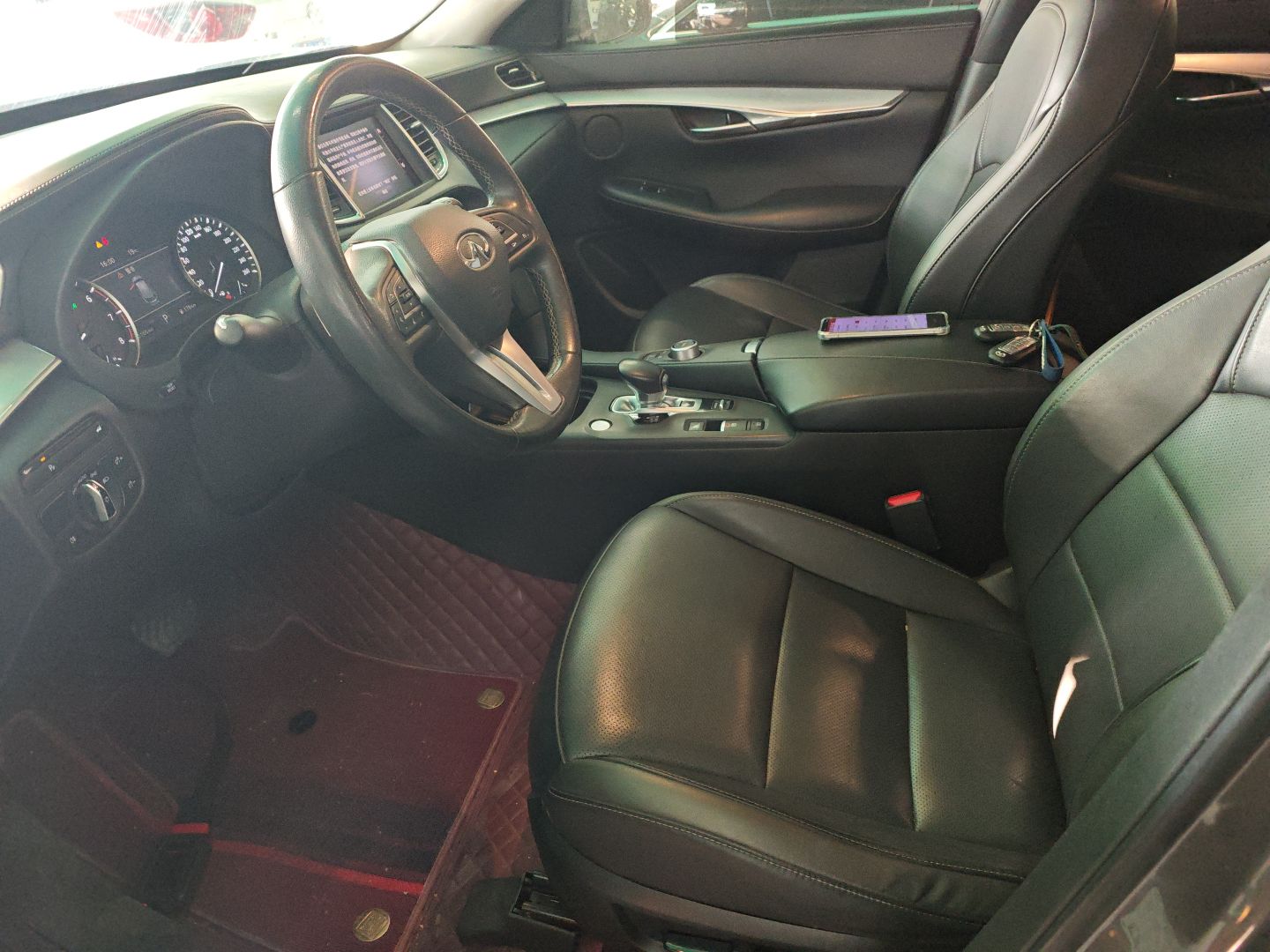 Переднее сиденье в автомобиле