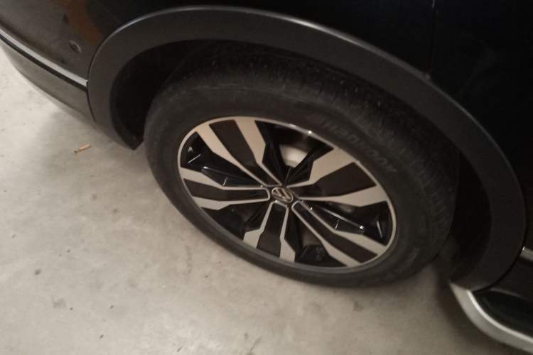 Used Volkswagen Tiguan L 2023 330TSI Automatic Two-Wheel Drive R-Line Enjoyment Edition Right Rear Wheel Hub