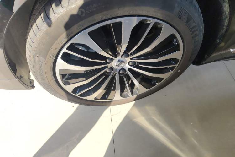 Used Volvo S90 New Energy 2025 Plug-in Hybrid Four-Wheel Drive Long-Range Zhiyi Luxury Edition Left Front Wheel Hub