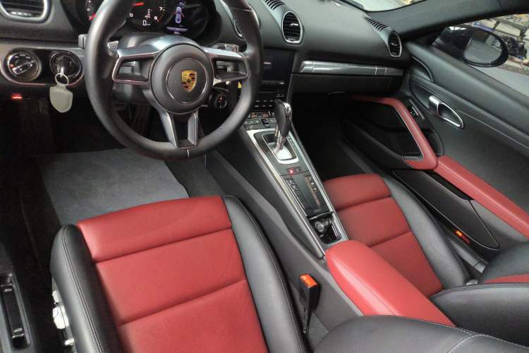 Used Porsche 718 2022 Cayman 2.0T Center Console