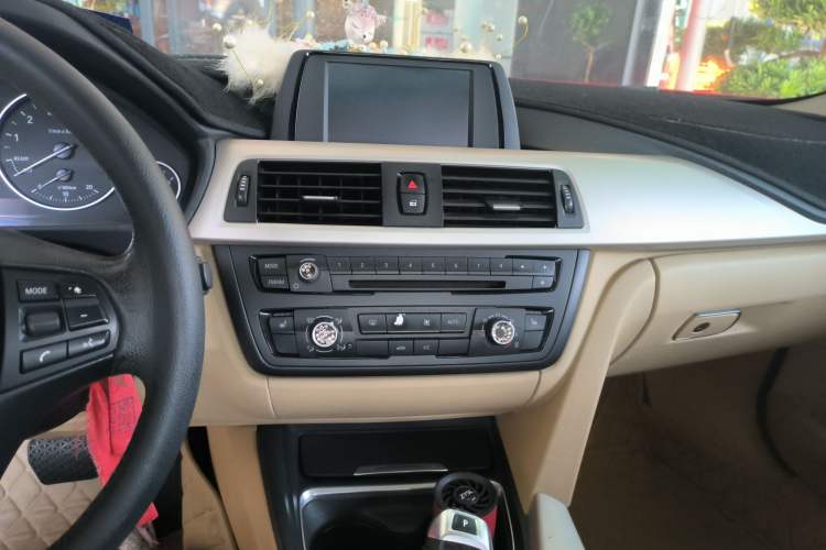 Used BMW 3 Series 2015 316Li Fashion Model
