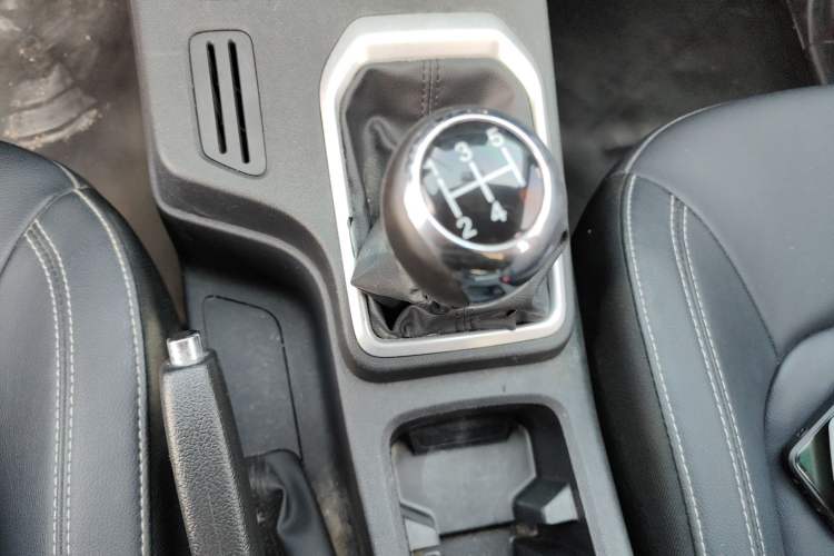 Used JMC Baodian 2022 2.5T Diesel 2WD Comfort Edition with Flat Bed and Extended Wheelbase – JX4D25A6L