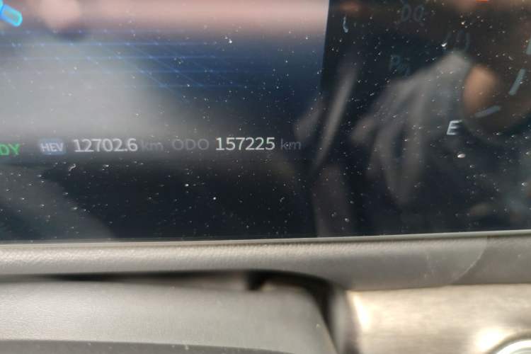 Used Landian E5 2024 Honor Edition 100KM Comfort Model 7 Seats Odometer Close Up