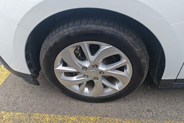 Used Buick Velite 6 2022 Connected & Shared PLUS Left Front Wheel Hub