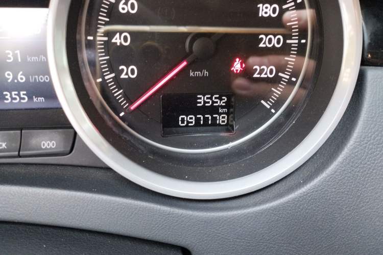 Used Peugeot 508 2013 2.3L Roland Garros Edition Odometer Close Up