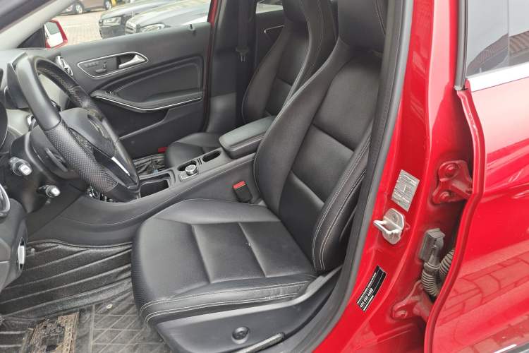 Used Mercedes-Benz GLA 2015 GLA 220 4MATIC Luxury Model Left Front Seat