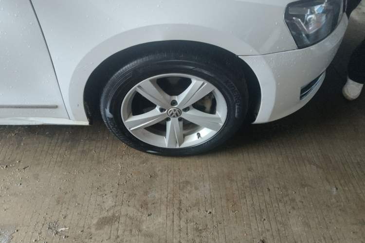 Used Volkswagen Passat 2014 1.8TSI DSG Prestige Edition Right Front Wheel Hub