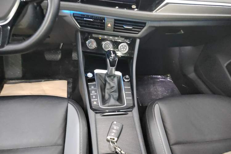 Used Volkswagen Sagitar 2021 280TSI DSG Comfort Connect Edition Gear Lever