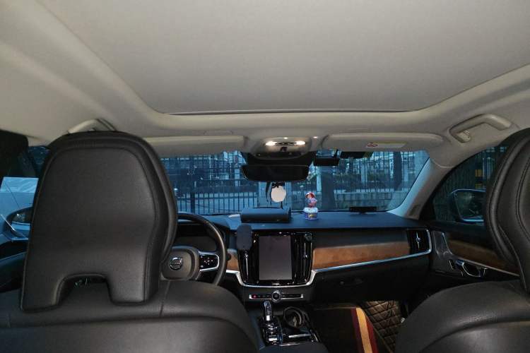 Used Volvo S90 New Energy 2019 T8 e-Drive Hybrid Intelligent Luxury Version China VI Standard
