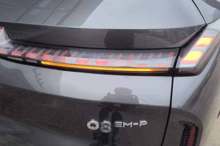 Used Lynk & Co 08 EM-P 2023 120km Long-Range Pro Exterior 4