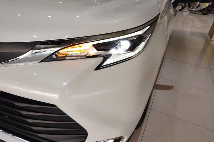 Used Toyota SIENNA 2026 Model 2.5L Dual-Engine Two-Wheel-Drive Comfort Edition