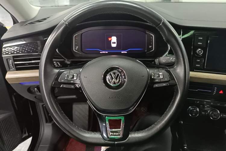 Used Volkswagen Passat 2019 330TSI Luxury Edition China VI Standard
