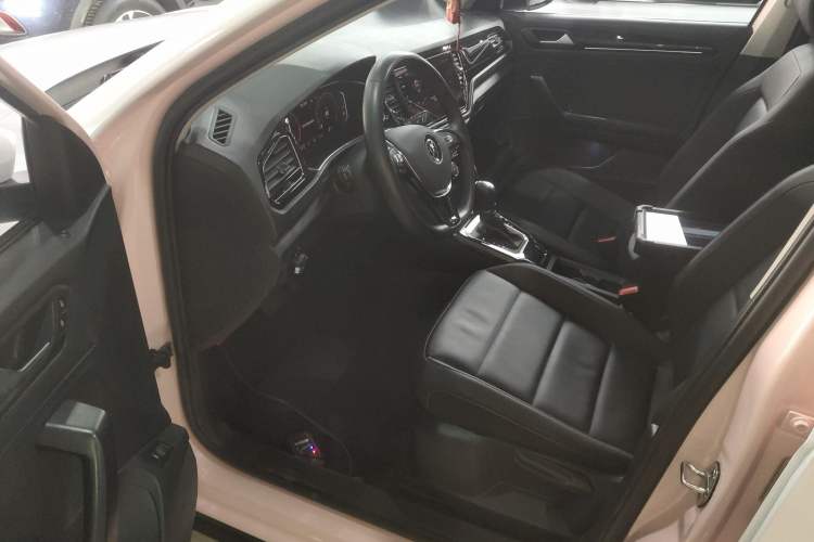 Used Volkswagen T-ROC 2021 Revised Version 280TSI DSG Two-Wheel Drive Comfort & Smart Connectivity Edition
