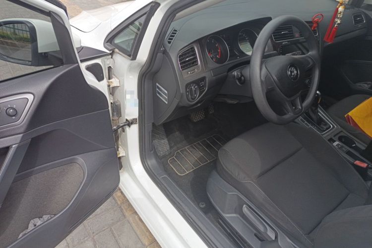 Used Volkswagen Golf 2014 1.6L Automatic Fashion Model
