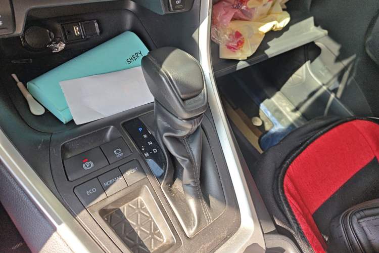 Used Toyota RAV4 2020 2.0L CVT Two-Wheel Drive Fashion Edition Gear Lever