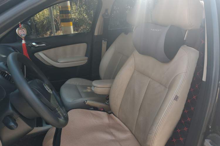 Used Volkswagen Lavida 2011 1.6L Manual - Premium Edition Left Front Seat