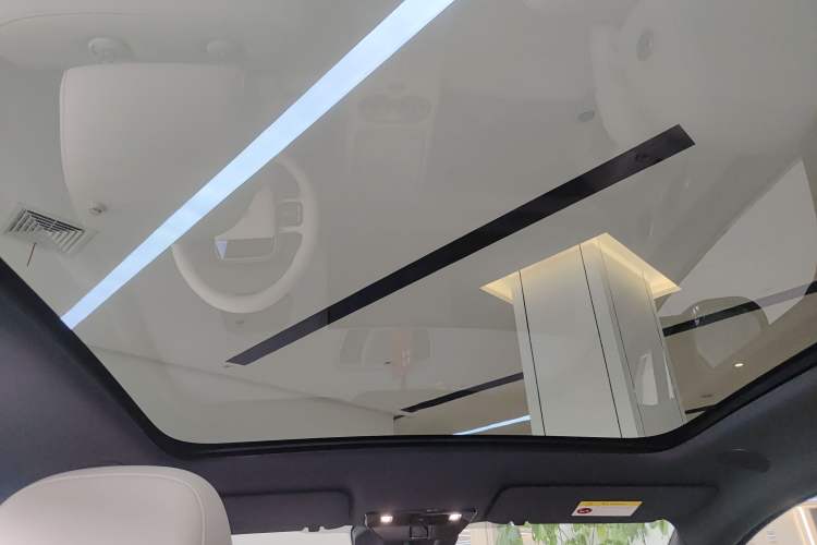 Used Li Auto i6 2025 Model Two-Wheel-Drive Standard Type
