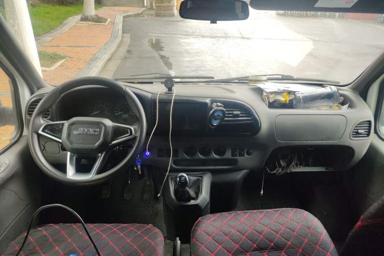 Used JMC Transit 2019 2.8T Commercial Version Long Wheelbase Mid-Roof 6-Seater Rear Single Tire China VI Emission Standard – JX493