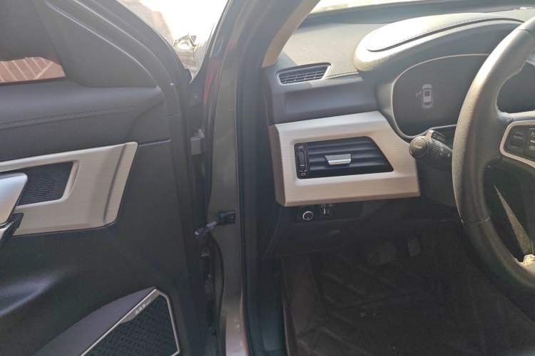 Used Geely Auto Emgrand X7 Sport 2018 1.8TD Automatic Two-Wheel Drive Smart Connect 4G Internet Edition
