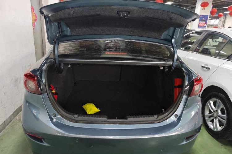 Used Mazda 3 Axela 2017 Sedan 1.5L Automatic Luxury Model Emission Standard China V Trunk