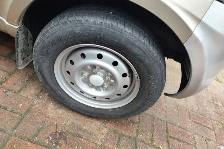 Used Wuling Rongguang 2021 1.5L Extended Basic Version L3C Right Front Wheel Hub