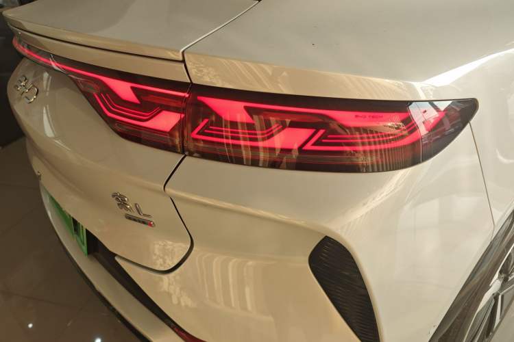 Used BYD Song L EV 2025 Intelligent Driving Version 662 km LiDAR Excellence Edition
