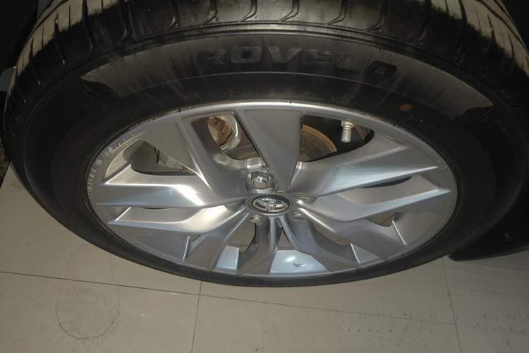 Used Toyota Avalon 2019 Dual-Engine 2.5L Luxury Edition China VI Standard