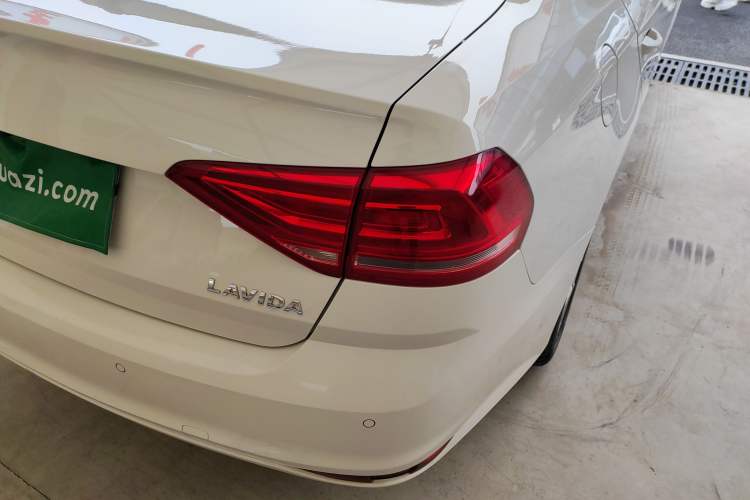 Used Volkswagen Lavida 2017 1.6L Automatic Fashion Edition
