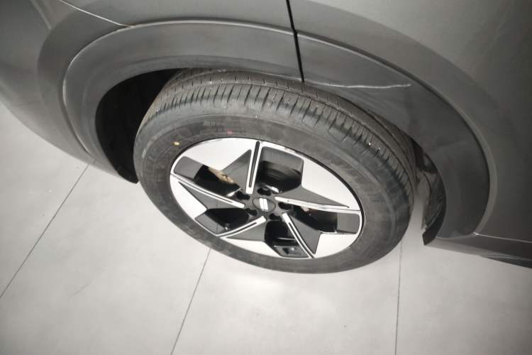 Used Geely Galaxy E5 2024 530 km Exploration+ Version Right Rear Wheel Hub