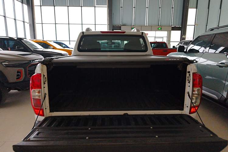 Used Nissan Navara 2023 2.5L Automatic 4x4 Prestige Edition