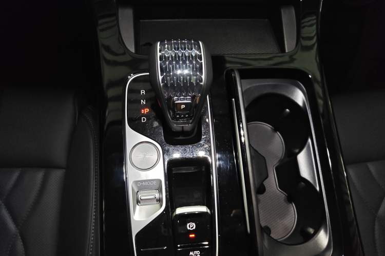 Used GAC Trumpchi M8 2024 Master Series 400T Prestige Edition Gear Lever