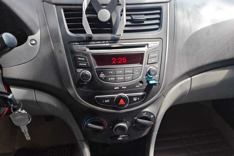 Used Hyundai Verna (older generation) 2014 1.4L Manual Smart GLS Trim Audio And AC Panel