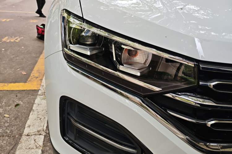 Used Volkswagen Tayron 2020 330TSI Two-Wheel Drive Luxury Smart Connectivity Version Right Front Headlight