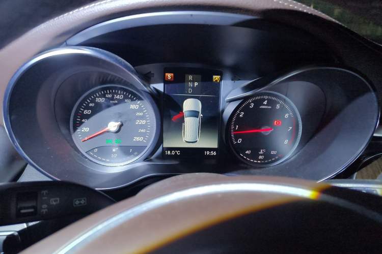 Used Mercedes-Benz GLC 2018 GLC 260 4MATIC Luxury Model
