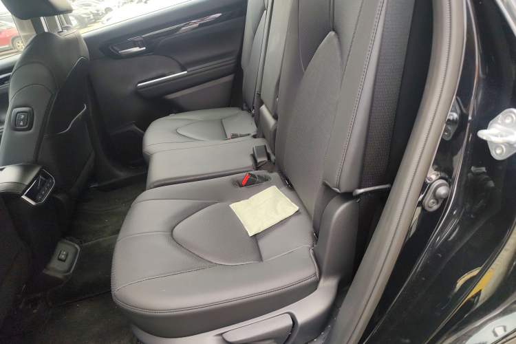 Used Toyota Highlander 2024 2.5L Smart Electric Hybrid Dual-Motor Two-Wheel Drive Luxury Version 7 Seats