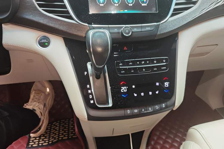 Used Buick GL8 2017 28T Avenir Avia National Emission Standard V
