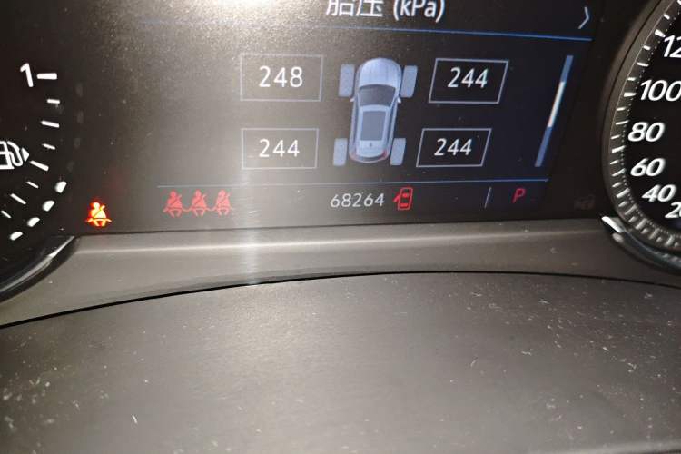 Used Cadillac XT4 2018 28T Two-Wheel-Drive Luxury Model Odometer Close Up