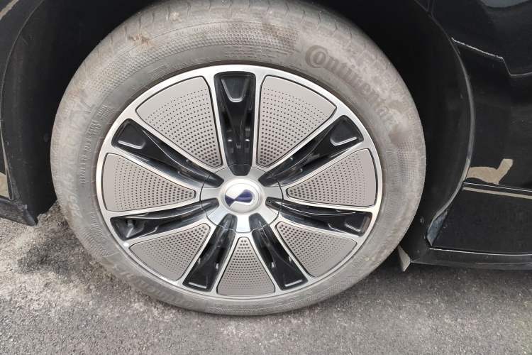 Used Denza Z9 2024 1100 km Four-Wheel Drive Max Version
